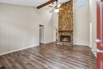 4357 Marjorie Road Southwest in Snellville, GA - Foto de edificio - Building Photo