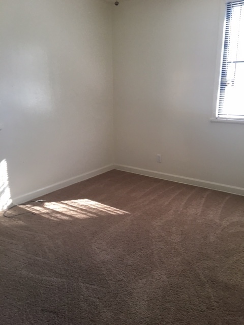 808 Poplar Dr