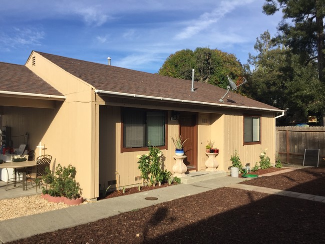 1604 Sebastopol Rd in Santa Rosa, CA - Building Photo - Building Photo