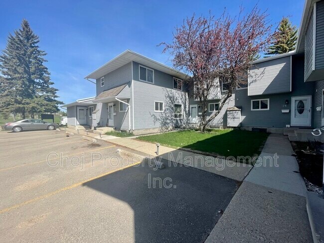 4403 Riverbend Rd NW in Edmonton, AB - Building Photo - Building Photo