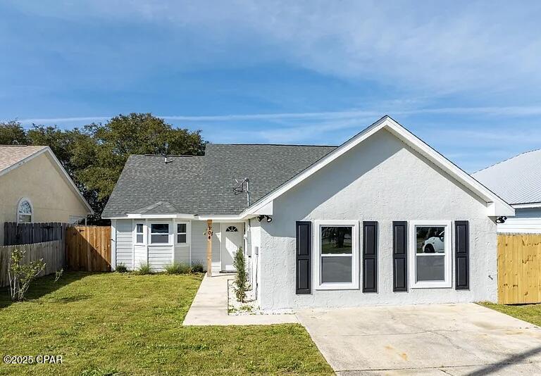 104 Oleander Cir in Panama City Beach, FL - Building Photo