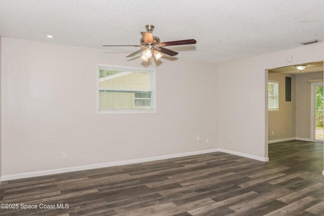 3216 1st Pl in Vero Beach, FL - Building Photo - Building Photo