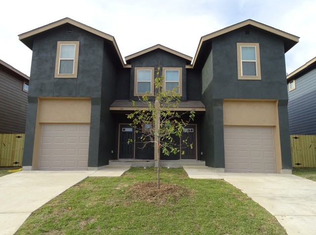 7046 Lakeview Dr in San Antonio, TX - Building Photo