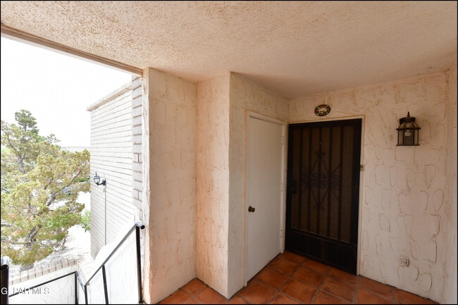 6201 Escondido Dr in El Paso, TX - Foto de edificio - Building Photo