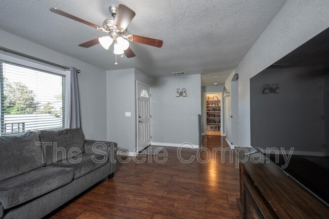3739 W Bullard Ave in Fresno, CA - Building Photo - Building Photo