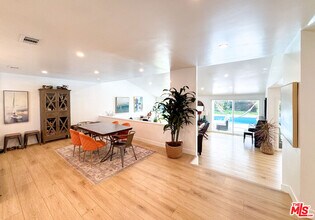4327 Cezanne Ave in Los Angeles, CA - Building Photo - Building Photo