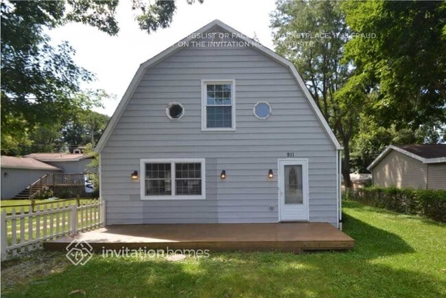 property at 911 Paul St W