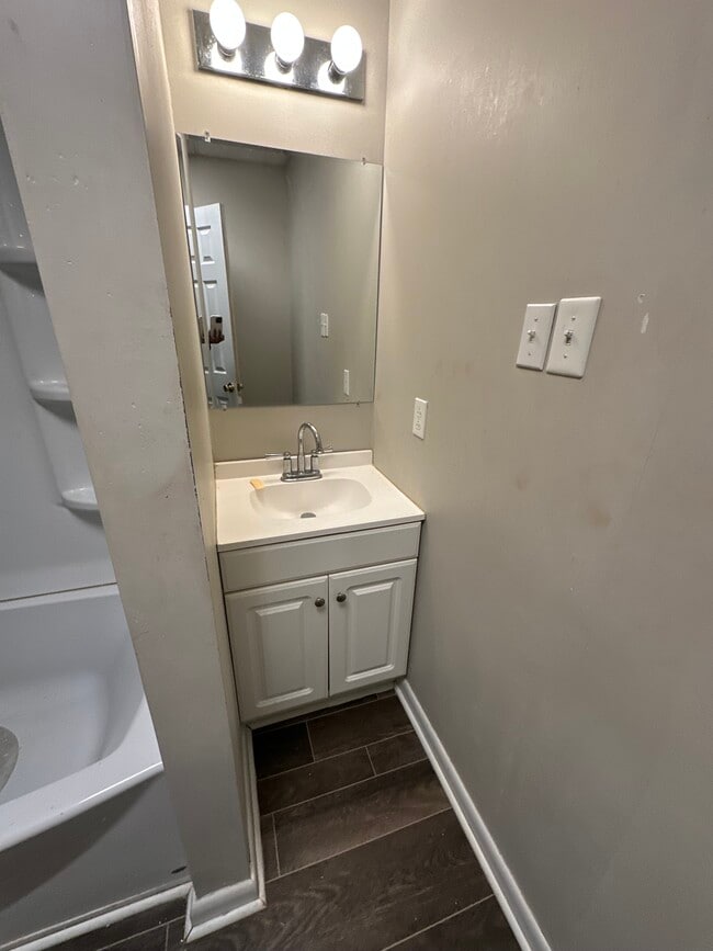 1208 Hull St, Unit 3 in Richmond, VA - Foto de edificio - Building Photo