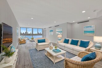 301 Lake Shore Dr in Lake Park, FL - Building Photo - Building Photo