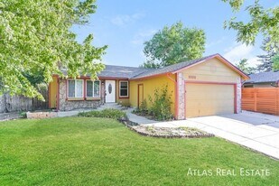 3828 S Ouray Way in Aurora, CO - Building Photo