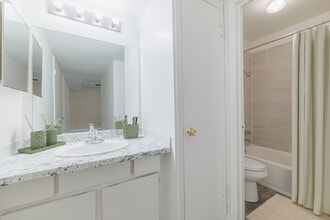 Sausalito in Houston, TX - Building Photo - Building Photo