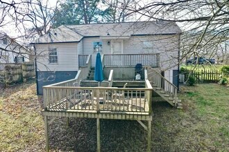 814 W King St in Jefferson City, TN - Foto de edificio - Building Photo