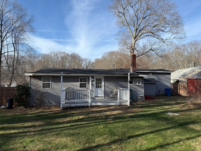 244 E High St in East Hampton, CT - Building Photo - Building Photo