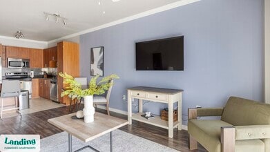 17811 Vail St in Dallas, TX - Foto de edificio - Building Photo