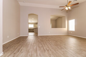 8137 W Hess Ave in Phoenix, AZ - Building Photo - Building Photo