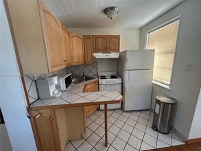 300 Sunset Dr in Fort Lauderdale, FL - Foto de edificio - Building Photo