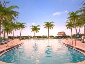 3801 S Ocean Dr in Hollywood, FL - Building Photo - Building Photo