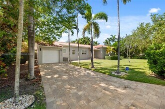 10626 NE 10th Ct in Miami Shores, FL - Building Photo - Building Photo