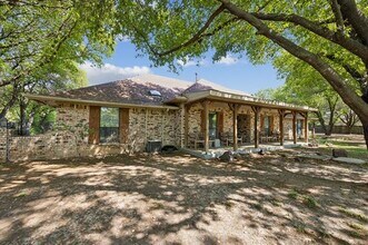 1425 N Peytonville Ave in Southlake, TX - Building Photo - Building Photo
