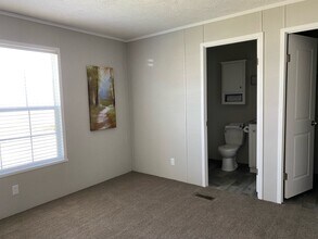 5203 Rhine Dr in Flint, MI - Building Photo - Building Photo