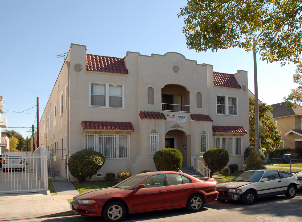 2620 Orchard Ave in Los Angeles, CA - Building Photo