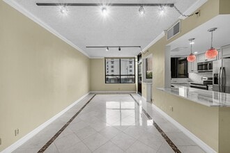 5150 Hidalgo St in Houston, TX - Foto de edificio - Building Photo