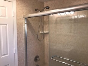 15 N Leech Cir in Glen Cove, NY - Building Photo - Building Photo