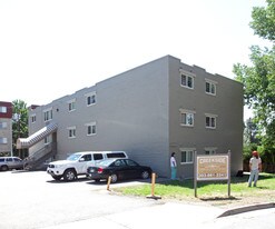 Creekside in Englewood, CO - Building Photo
