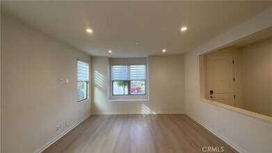 110 Sunnyside in Irvine, CA - Building Photo - Building Photo
