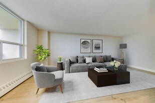 Surrey Lane Apartments in Burlington, ON - Building Photo