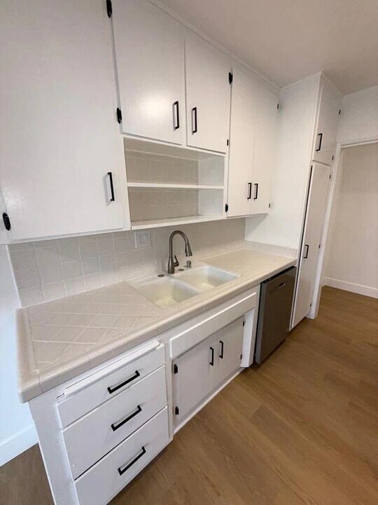 1330 N Gardner St in Los Angeles, CA - Building Photo