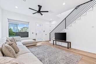 6300 Santos St in Austin, TX - Building Photo - Building Photo