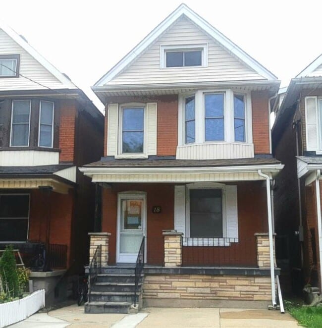 property at 18 Glendale Av N