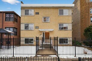 7357 N Winchester Ave in Chicago, IL - Building Photo