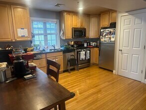 137 Calumet St, Unit 1 in Boston, MA - Foto de edificio - Building Photo