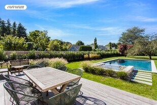 93 Oneck Ln in Westhampton, NY - Building Photo