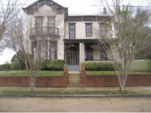 1203 Harris St in Vicksburg, MS - Building Photo