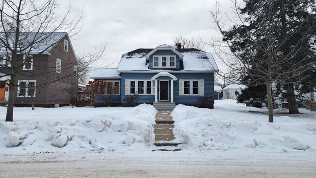 property at 1409 Hogeboom Ave