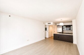 500 Brickell Ave, Unit 2904 in Miami, FL - Foto de edificio - Building Photo