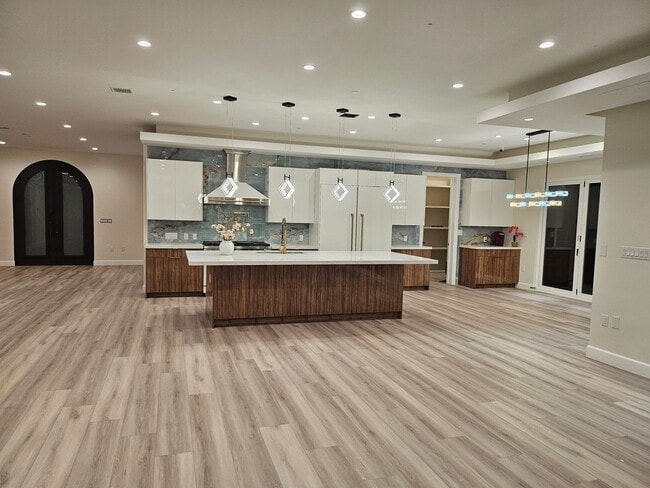 26976 Sand Canyon Rd in Santa Clarita, CA - Building Photo - Building Photo