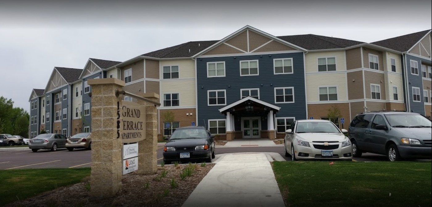 Grand Terrace Apartments in Worthington, MN - Foto de edificio