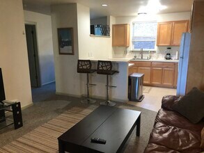 1523 NW Juniper St, Unit 2 in Bend, OR - Building Photo - Building Photo