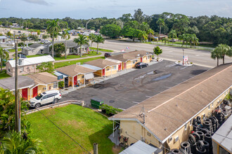 Welcome Inn in Ft. Myers, FL - Building Photo - Building Photo