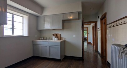 2015 N Leclaire Ave, Unit 1 in Chicago, IL - Foto de edificio - Building Photo