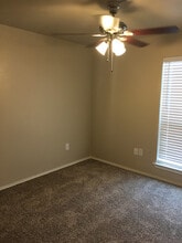 The Oaks Apartments in Kaufman, TX - Foto de edificio - Building Photo