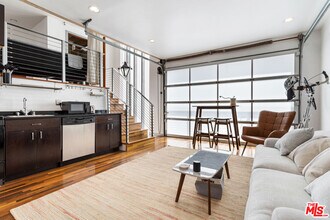 24 Westminster Ave in Los Angeles, CA - Building Photo - Building Photo