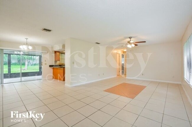 1900 W Chapel Dr in Deltona, FL - Building Photo - Building Photo