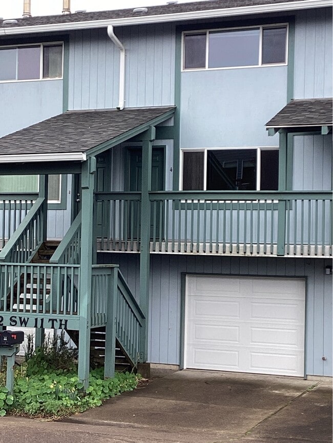 912 SW 11th St in Newport, OR - Building Photo - Building Photo