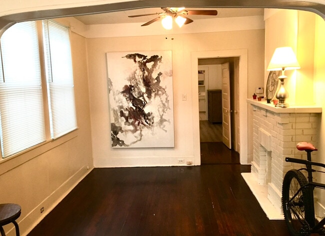 807 Leontine St, Unit 807 in New Orleans, LA - Foto de edificio - Building Photo