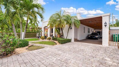 2271 SW 25th St in Miami, FL - Building Photo - Building Photo